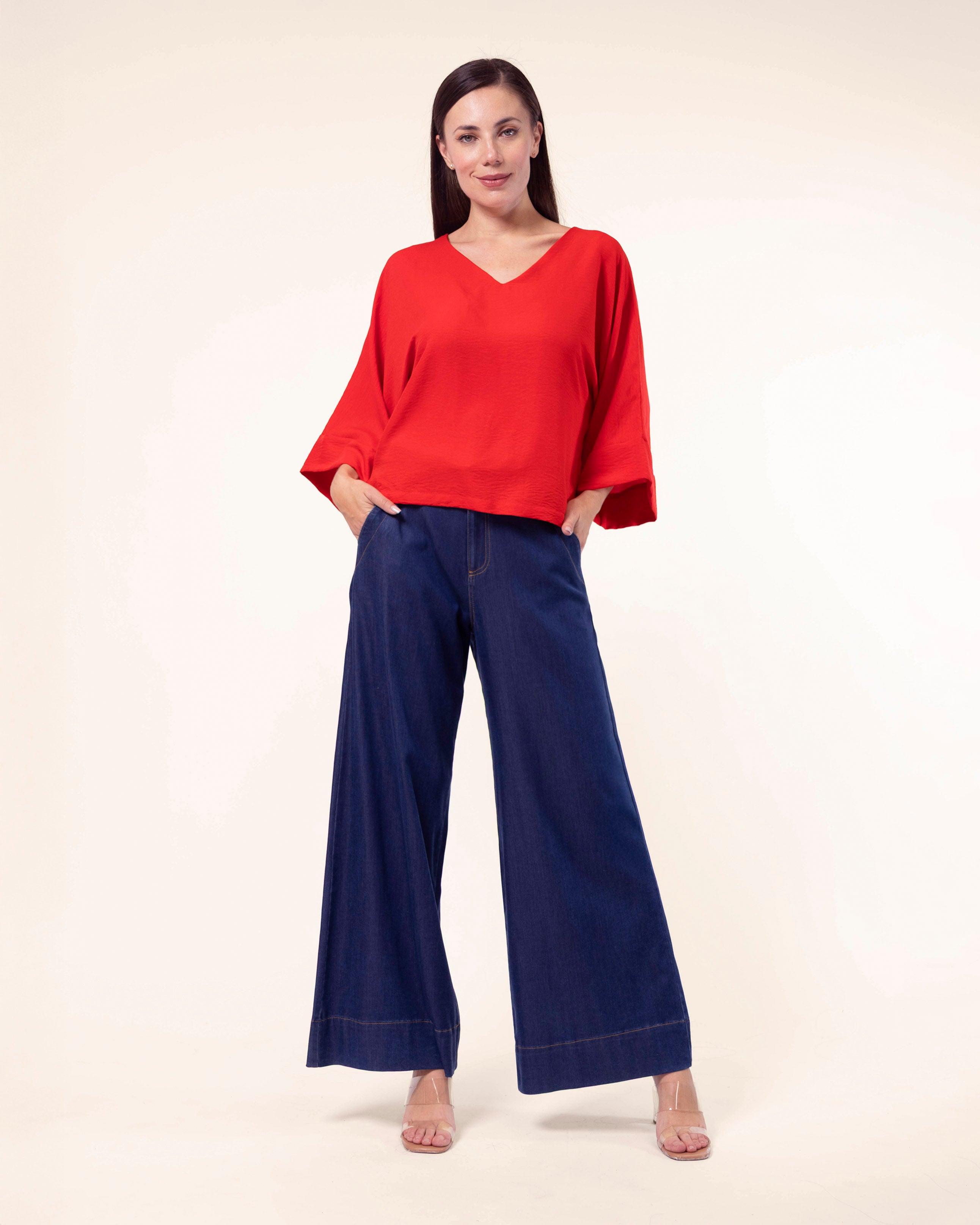 blusa-STOP-cuello-en-V-rojo