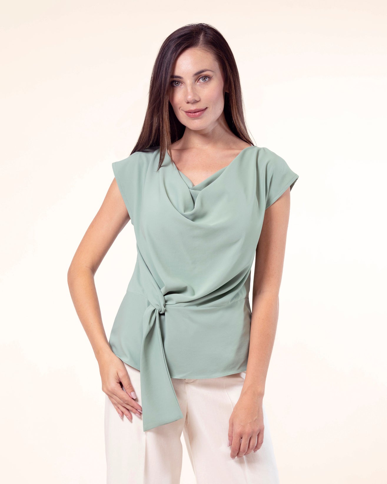 blusa-menta-cuello-columpio-nudo-frente
