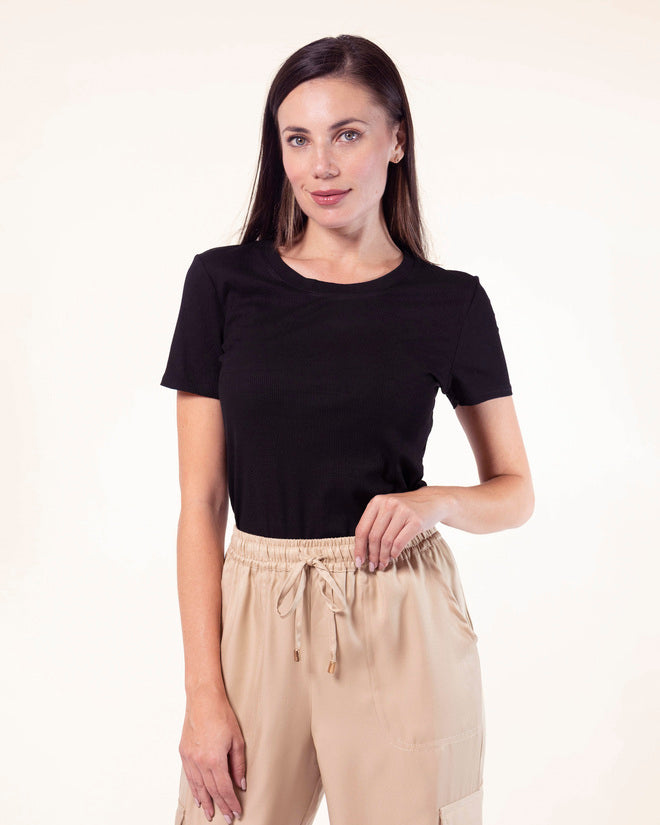 playera-negro-con-rib-cuello-redondo-mujer