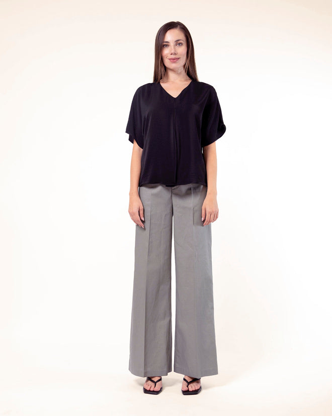 blusa-negra-vuelo-sutil-en-la-cintura