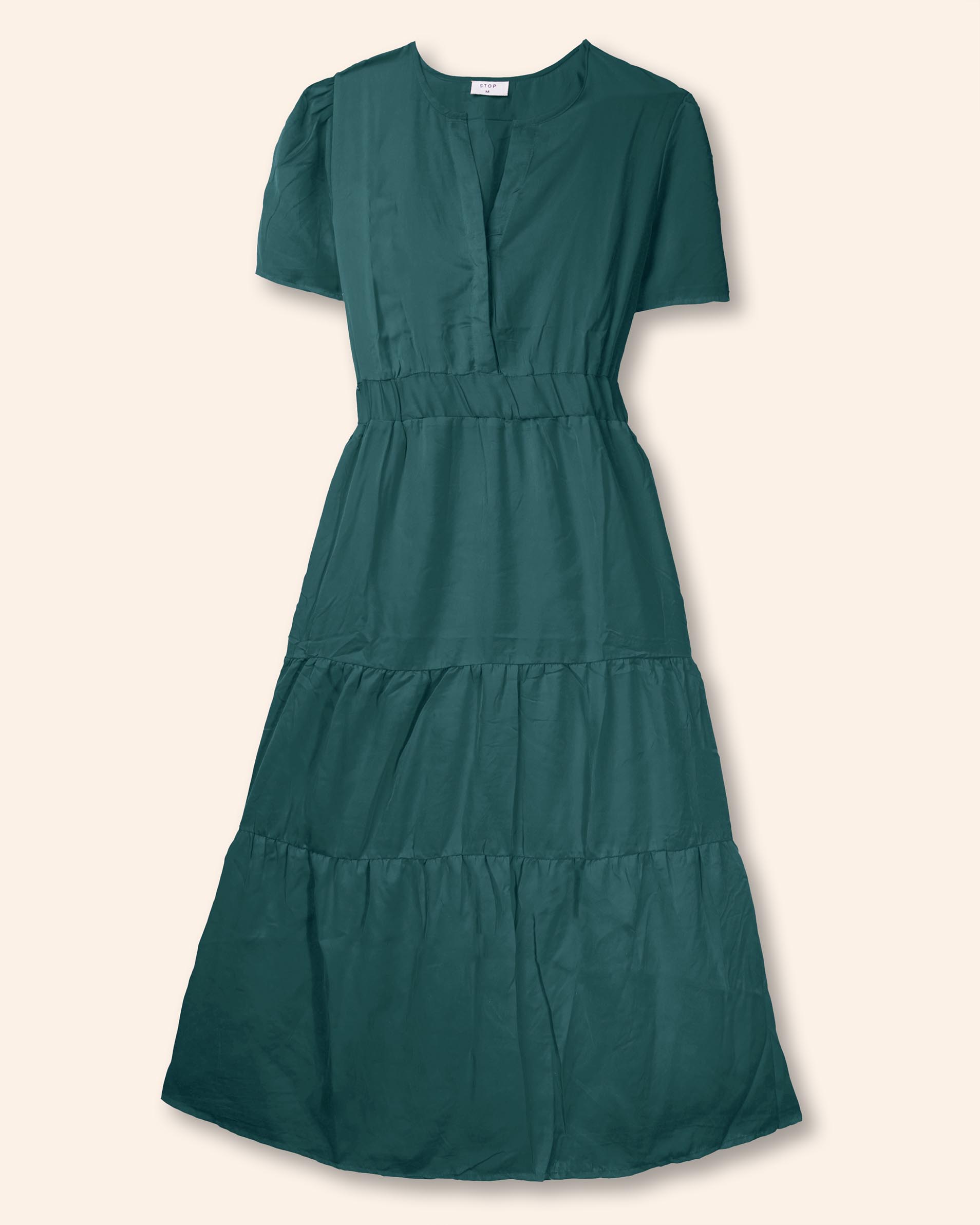 vestido-fluido-color-botella-con-corte-largo