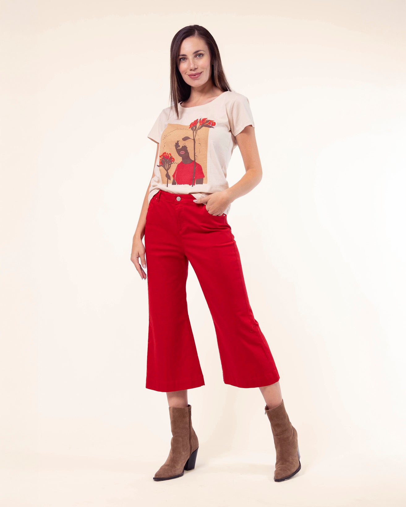 culotte-gabardina-stop-rojo-ajuste-confortable-con-bolsillos