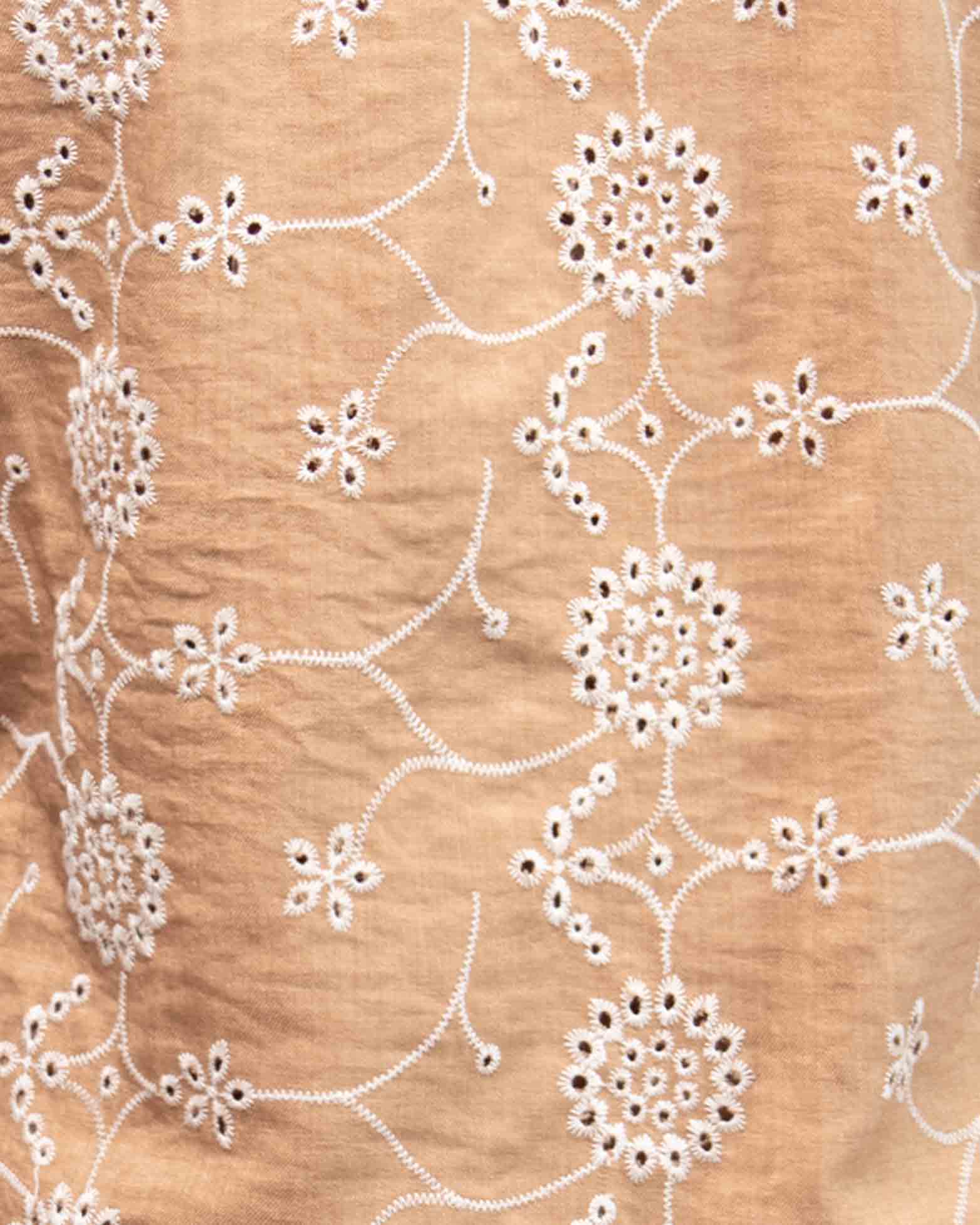 top-bordado-manga-corta-corrida